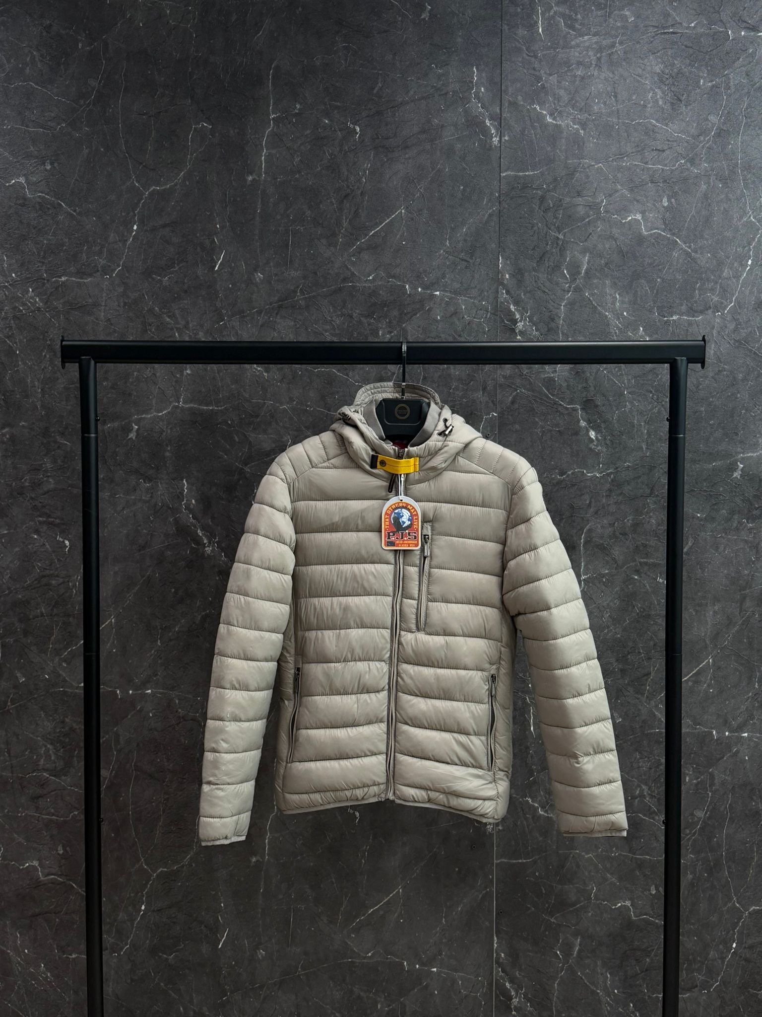 a2b8c5ea-0520-45b2-ba23-162a6000421a